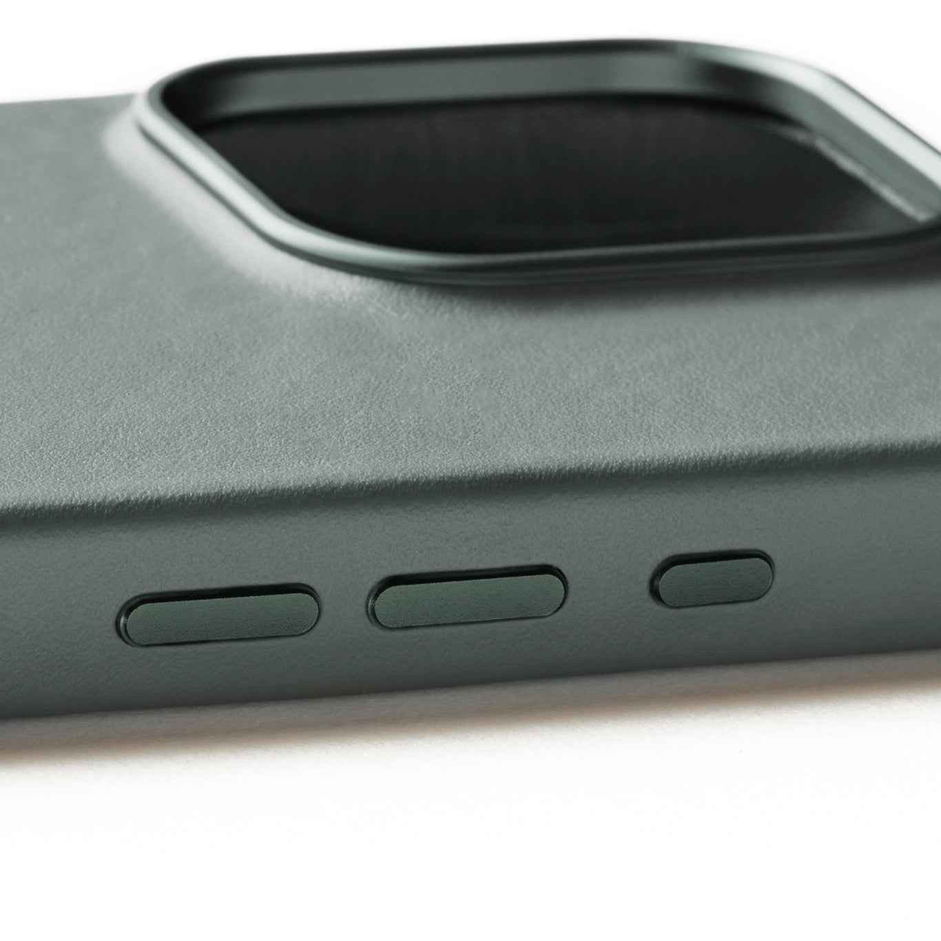 Full Leather Case for iPhone 16 Pro / フルレザーケース - ペールグリーン