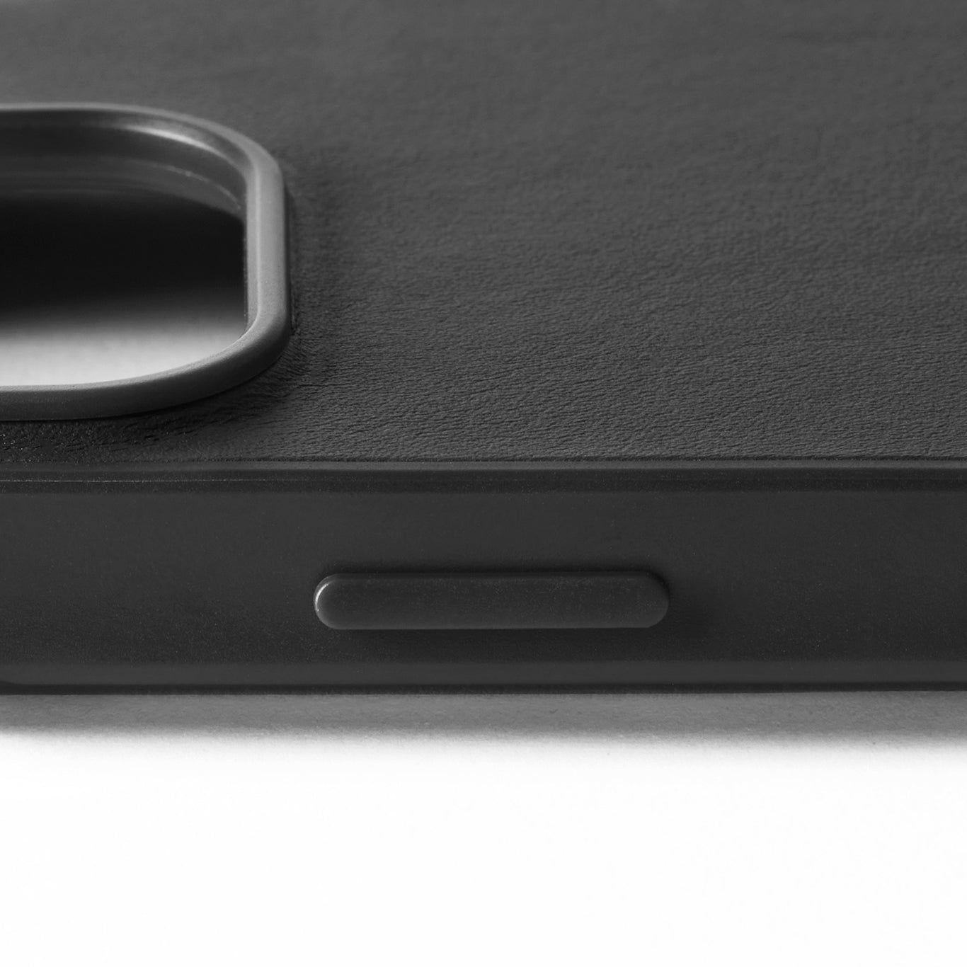 iPhone 16 Pro Shield Case / シールドケース - ブラック